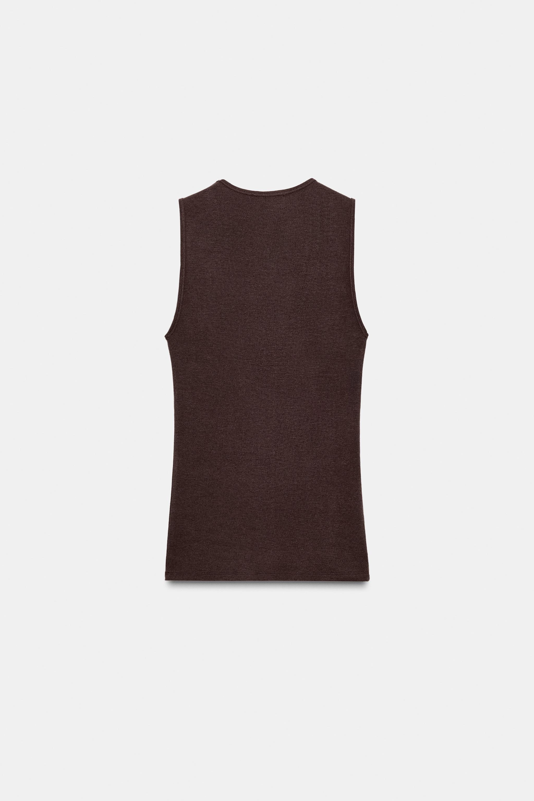 SLEEVELESS T-SHIRT